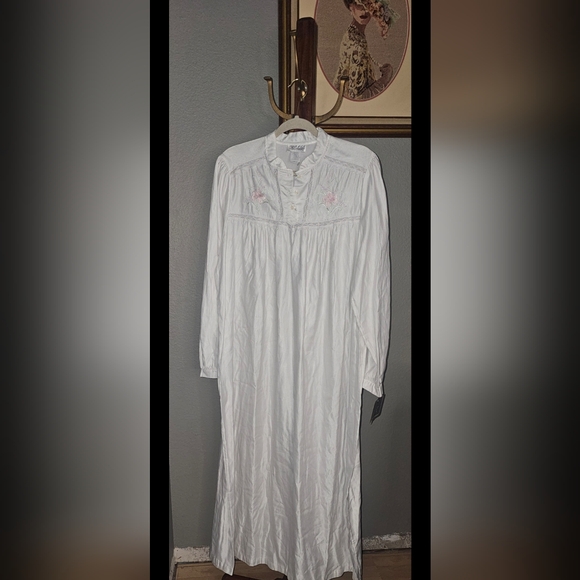 Vintage Long Sleeve Nightgown with Pink Embroidery Lace Details Large
